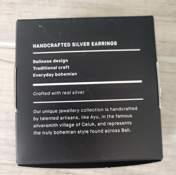 Crabtree Evelyn Bali Handcrafted‎ Silver Earrings - Picture 5 of 5